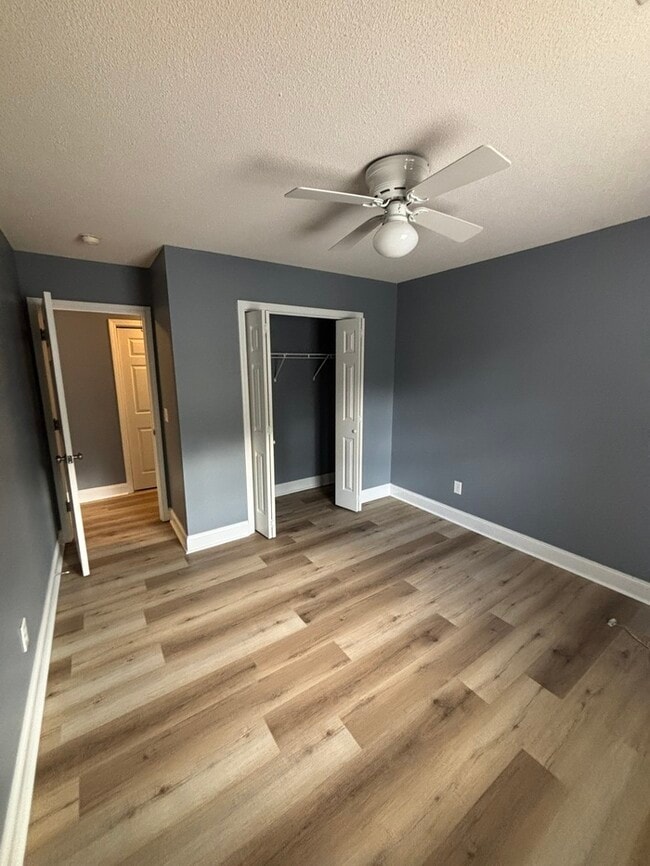 Foto del edificio - 864 Burnside Dr