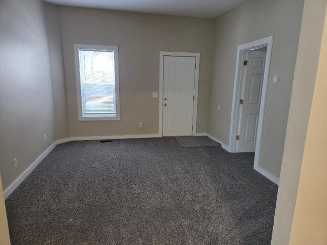 Building Photo - 923 N Mason St