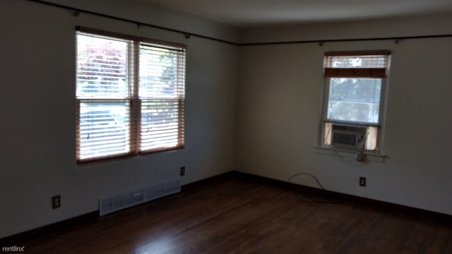 Foto del edificio - 4 br, 1.5 bath House - 316 John St