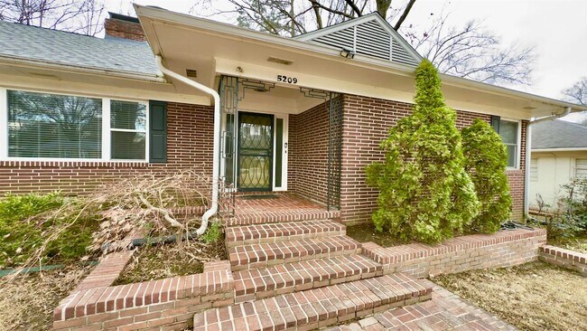 Foto del edificio - 5209 Walnut Grove Rd