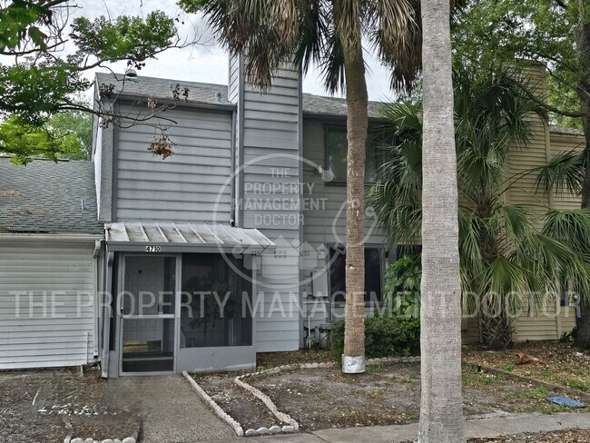Foto del edificio - 4BR/2.5BA Tampa Home | Dual Kitchen Areas, Private Bedroom & Fresh Updates