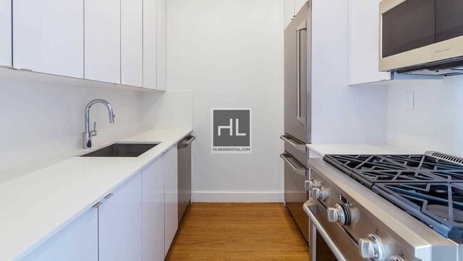 Building Photo - Furnished Luxury Studio Apartment in Chelsea