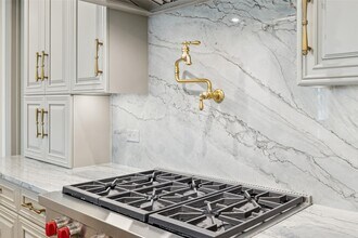 Building Photo - 1717 Bissonnet St