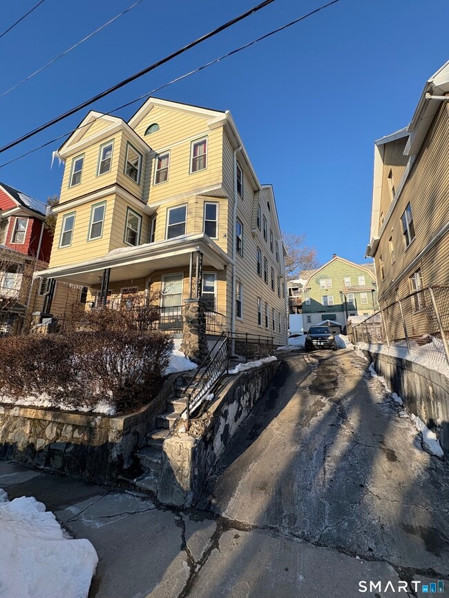 Building Photo - 37 Eastwood Ave