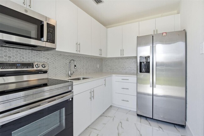Building Photo - 6785 SW 17th St