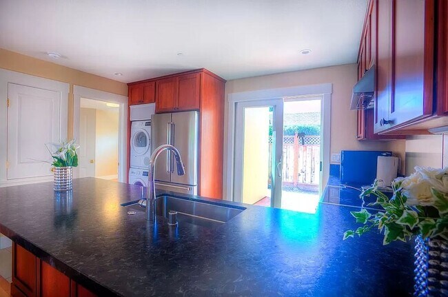 Foto del edificio - Beautiful 2 Bed 2 Bath Duplex with A/C