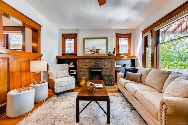 Building Photo - Craftsman-style bungalow in Sunnyside FOR RENT!