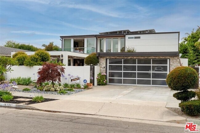 Building Photo - 16721 Phelps Ln