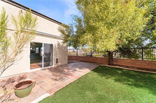 Foto del edificio - 704 Chase Tree St