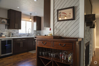 Building Photo - 395 Aspen Dr