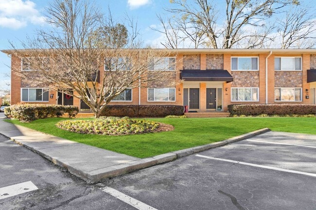 Plenty of parking in front of funit - 120 Biscayne Dr NW