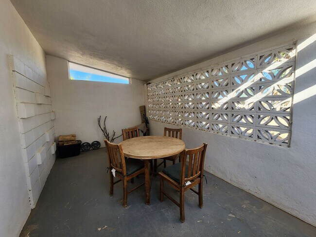 Foto del edificio - Fully Furnished 2 Bed 1 Bath