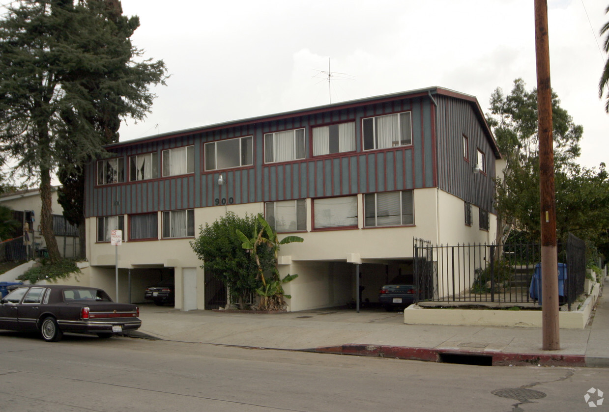 Building Photo - 5 Apartments +  Sfr