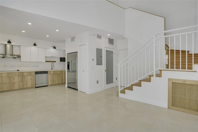 Building Photo - 1528 Brickell Ave