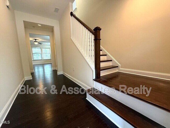 Photo - 238 Begen St House