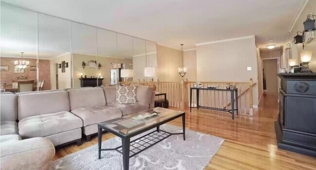 Foto del edificio - 470 Watchogue Rd