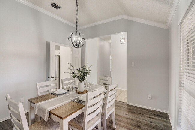 Foto del edificio - 6302 Mt Vernon Dr