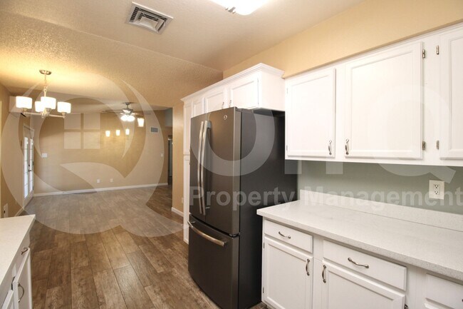 Foto del edificio - 2862 E Dolphin Ave