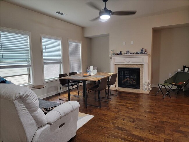 Building Photo - 4128 Baverton Dr