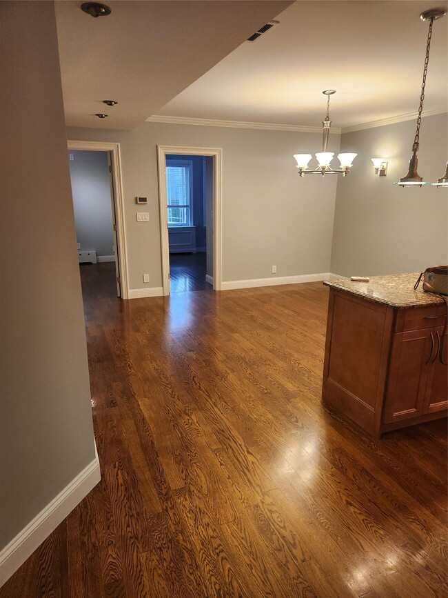 Building Photo - 58-26 60th Ln