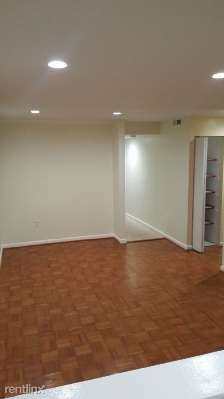 Building Photo - 423 Christopher Ave