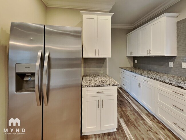 Foto del edificio - 563 E 37th St
