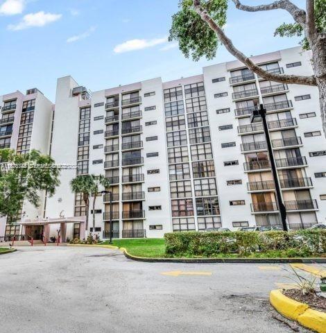 Foto del edificio - 17011 N Bay Rd