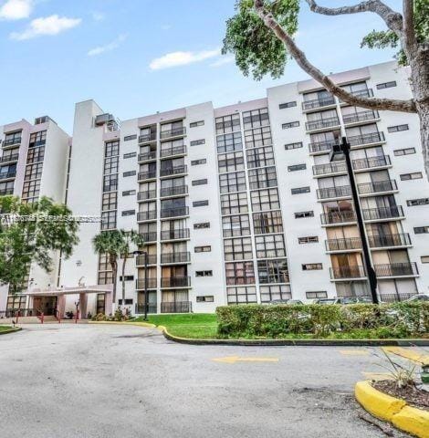 Building Photo - 17011 N Bay Rd