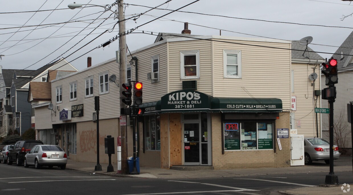 Primary Photo - 42-44 Bradford St