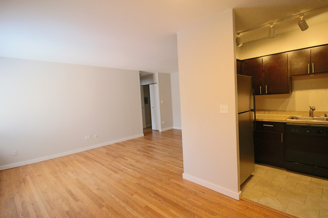 Building Photo - 3612 N Pine Grove Ave