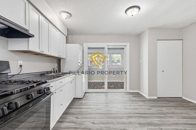 Foto del edificio - Renovated 3-Bedroom Ranch in Lawrence Township with Garage & Sunroom Available NOW!