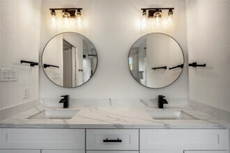 Building Photo - 3923 Alsace St