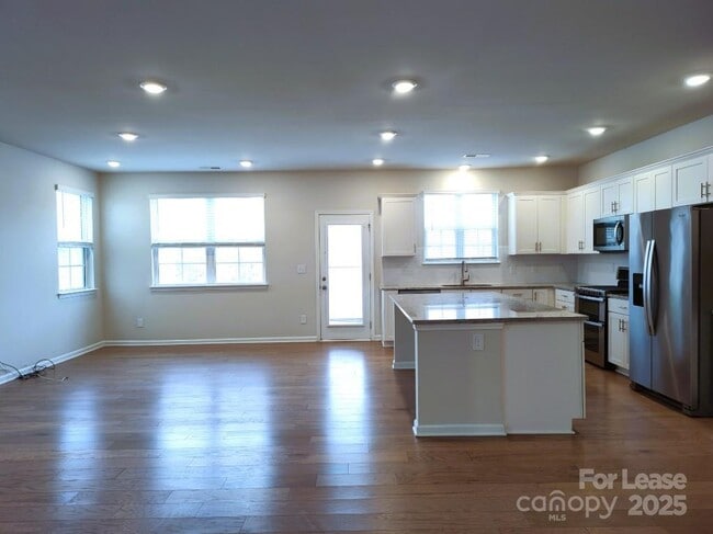 Building Photo - 3327 Glenn Hope Wy