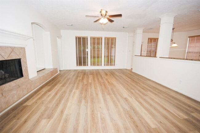 Foto del edificio - 310 Watercrest Harbor Ln