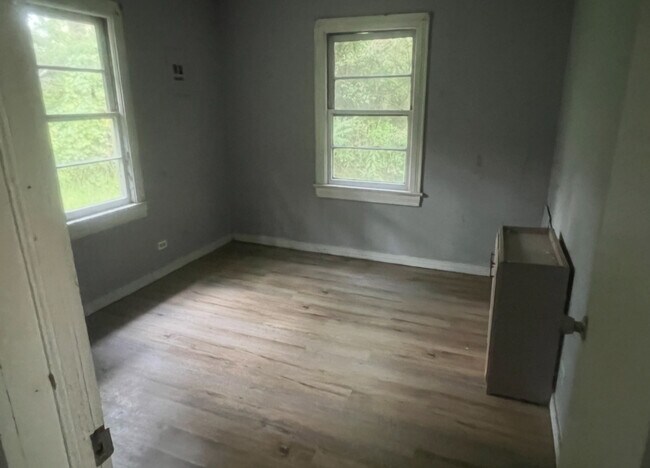 Foto del edificio - 835 Elm Dr