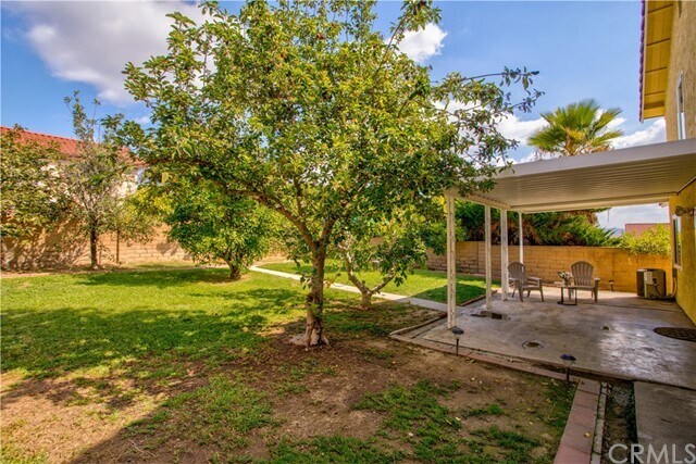 Building Photo - 916 W Bunker Hill Ave