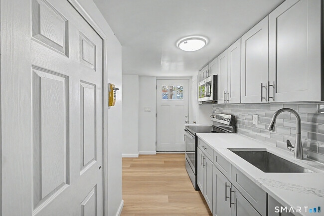 Foto del edificio - 22 Treat Ave