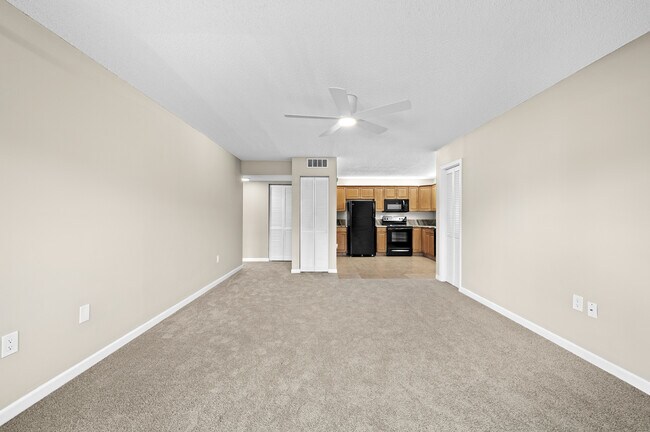 Foto del edificio - 5725 Baywater Dr