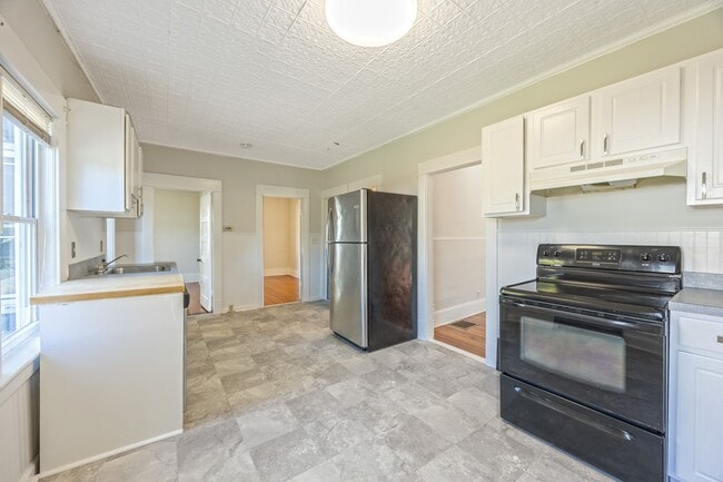 Building Photo - 182 Narragansett Blvd