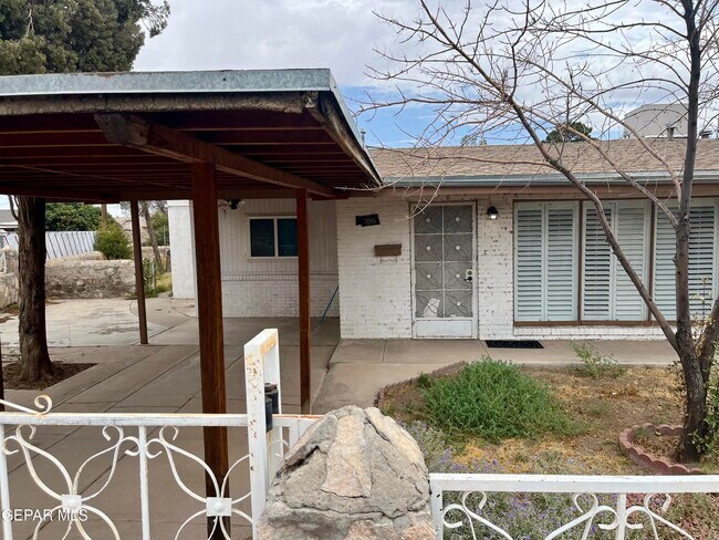 Foto del edificio - 7051 Becky Ln