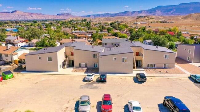Building Photo - 2-Bedroom Retreat Near the City Edge