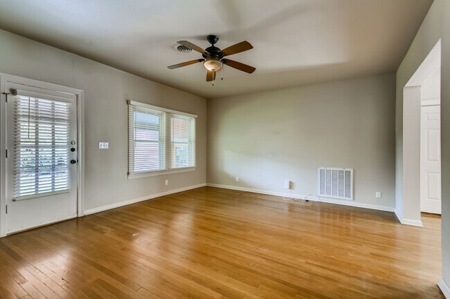 Building Photo - Minutes From Woodlawn Lake