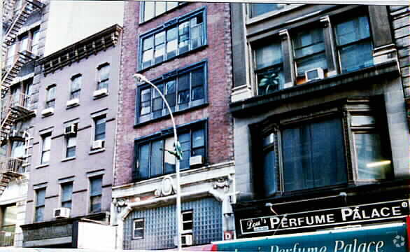 small - 11 W 17th St
