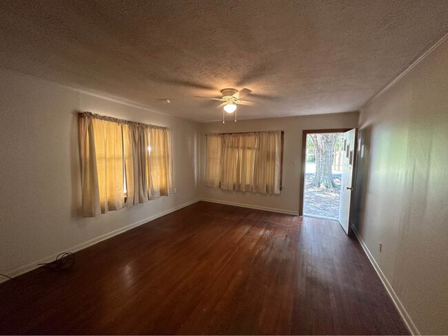 Building Photo - 411 N Soileau St