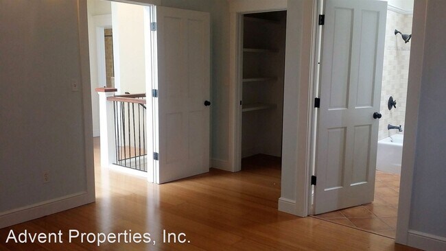Building Photo - 3 br, 2.5 bath House - 1418A Harmon Street