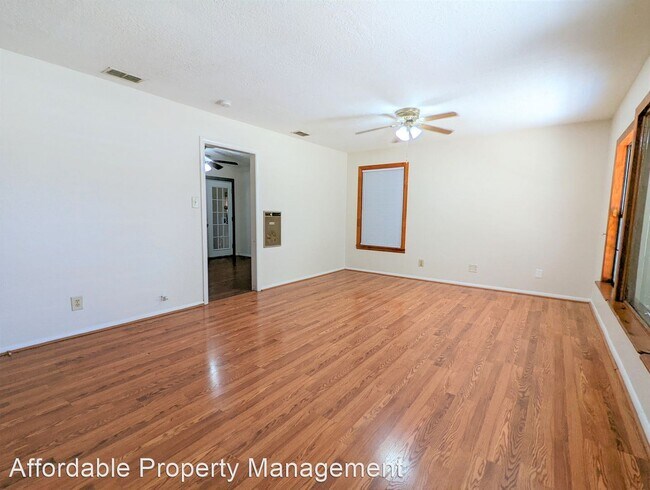 Building Photo - 2 br, 1 bath House - 101 W. Flynn