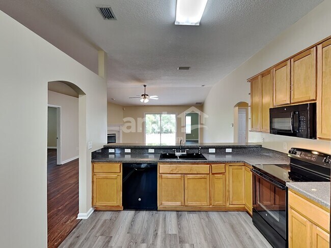 Foto del edificio - 2533 Royal Pointe Dr