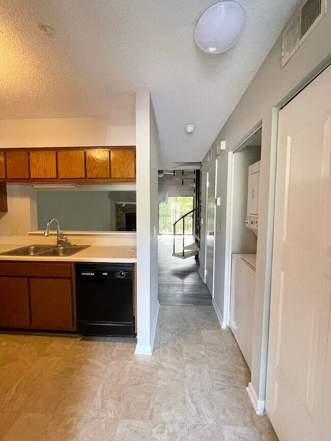 Foto del edificio - Harbison- -Offering Self Guided Tour with RENTLY!