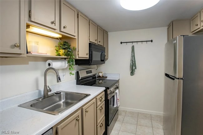 Kitchen - 4849 Grace Rd