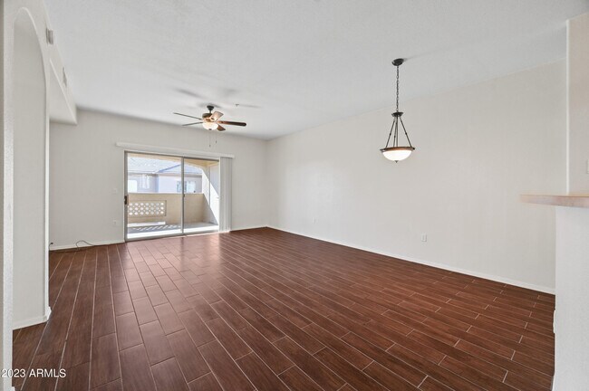 Foto del edificio - 920 E Devonshire Ave